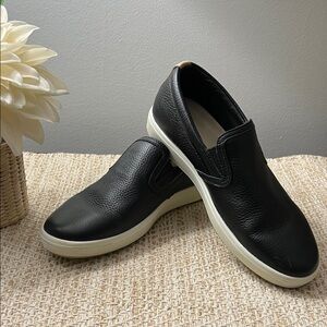 Ecco Black Pebble Leather Slip-On Sneakers. Size 39 EU (8-8.5 US)